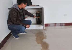 地暖漏水检测上门服务费标准是多少，地暖漏水怎么维修?