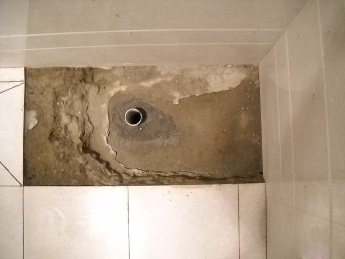 卫生间瓷砖缝隙漏水怎么处理？找到原因彻底解决漏水问题！