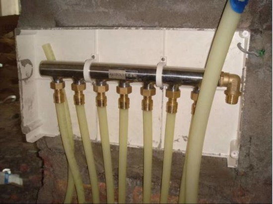 卫生间暖气管漏水怎么维修?老师傅教你一招，让你轻松应对漏水问题。