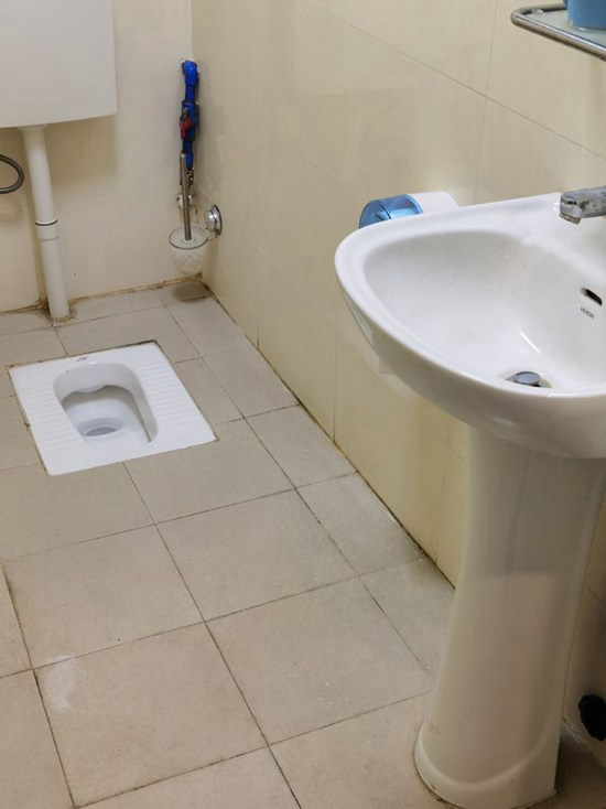 厕所下水道漏水的原因是什么?水电工一不小心说漏了嘴