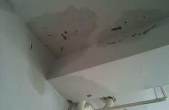 厕所墙壁渗水的原因是什么?教你几招自己在家就能处理好