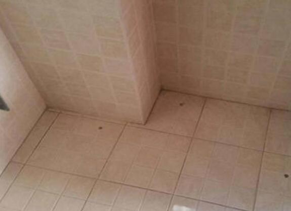 卫生间地板渗水是什么原因？怎么处理卫生间地板渗水？