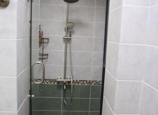 卫生间淋浴头漏水的原因是什么？卫生间淋浴头漏水怎么办？