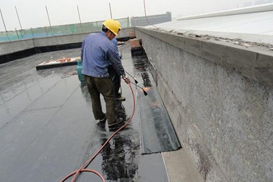 屋顶用什么样的防水材料比较好呢?水电工一不小心说漏了嘴