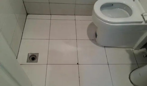 卫生间瓷砖渗水怎么办?卫生间漏水的原因是什么