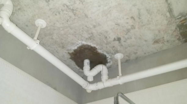 卫生间天花板漏水怎么回事?卫生间天花板漏水怎么补救?