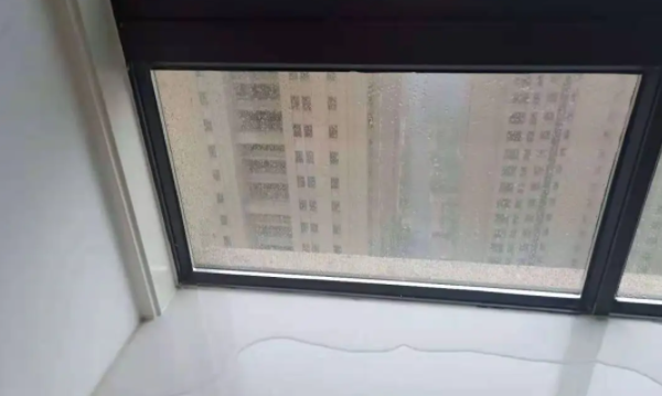 下雨飘窗漏水怎么处理?飘窗漏水渗水是什么原因?