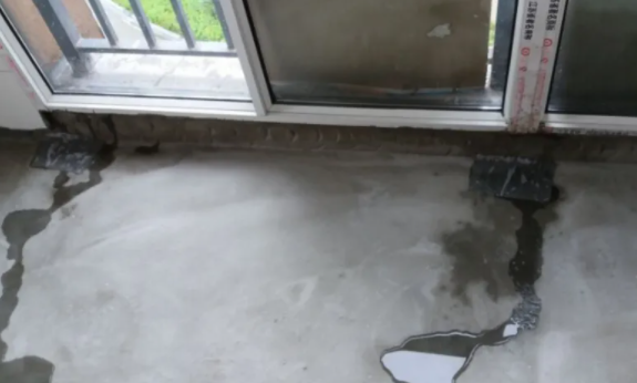 阳台渗水的原因有哪些?怎么解决阳台外墙渗水?