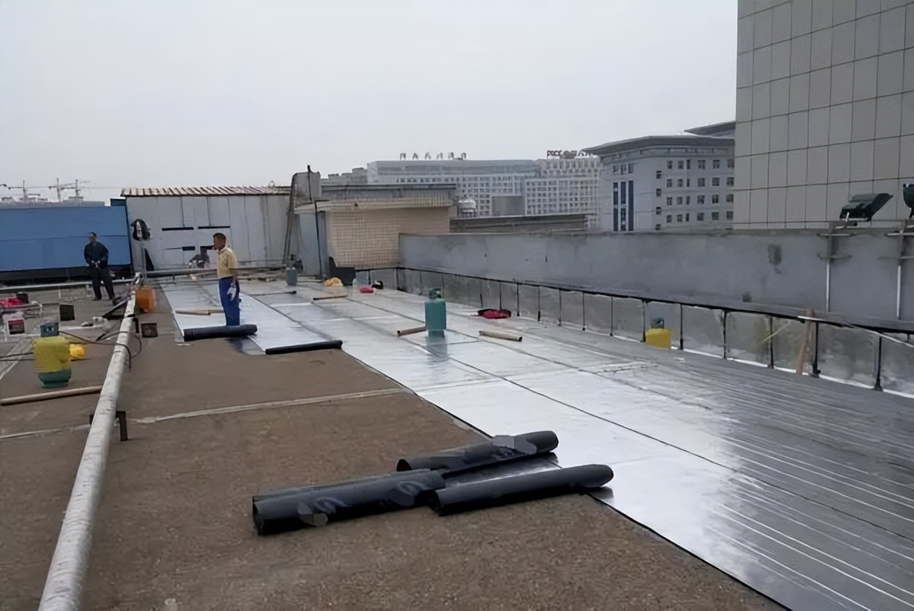 屋顶漏水怎么维修？来看看梅雨季节的维修技巧