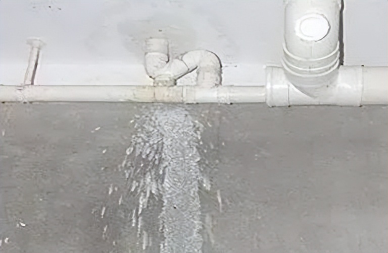 卫生间墙内水管漏水，不要慌！这些步骤教你快速维修！