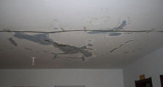 如何快速有效地修补屋内天花板漏水？老师傅教你几招！