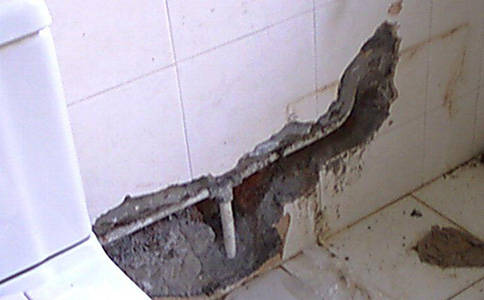 墙内水管漏水维修全攻略，教你应对家中的漏水问题！