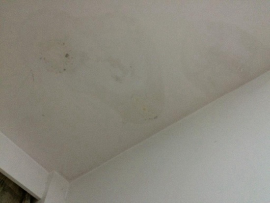 防止天花板漏水的小贴士，有效保护房屋结构！